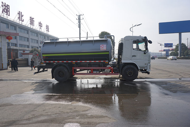 中洁牌XZL5183GXW6型东风吸污车