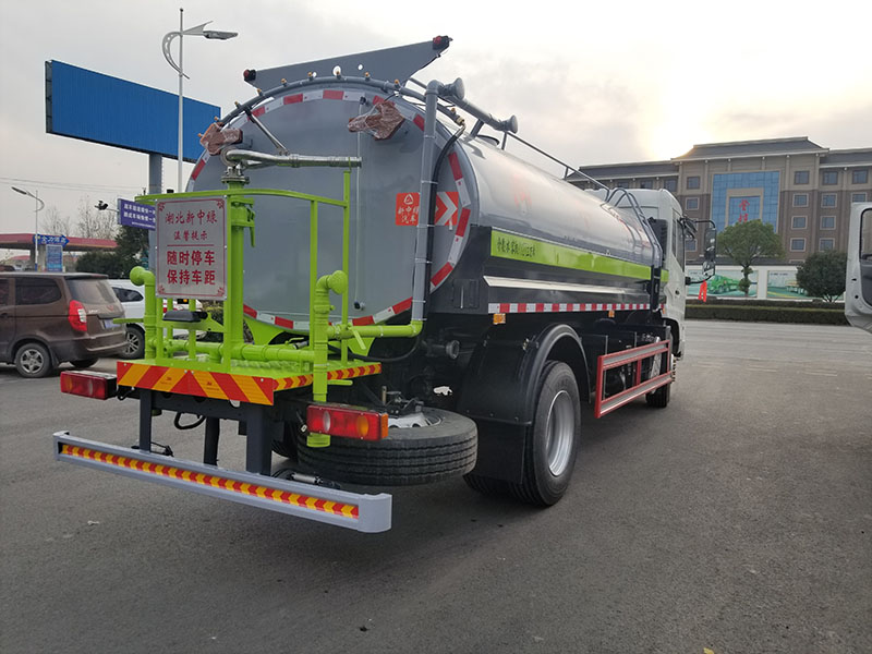 中洁牌XZL5182GSS6型洒水车