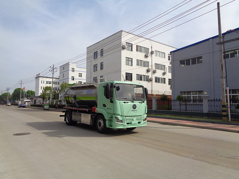 XZL5183GXWBEV型纯电动吸污车