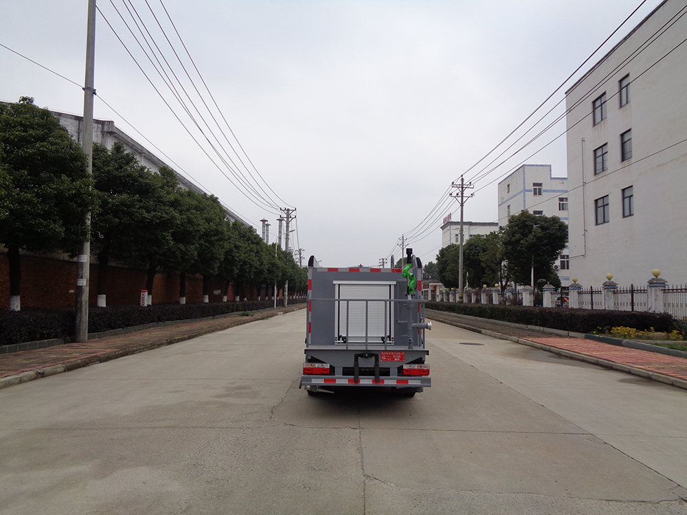 XZL5041GSS6型洒水车