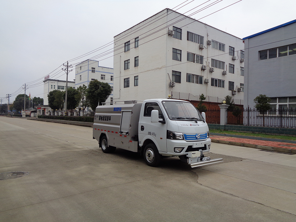 XZL5042GQXBEV型纯电动清洗车